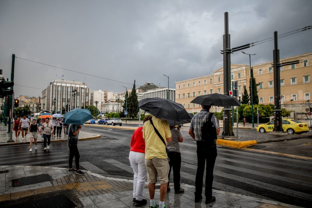 Καιρός: Έκτακτο δελτίο από την ΕΜΥ – Η κακοκαιρία «Atena» φέρνει βροχές, κεραυνούς και χαλάζι