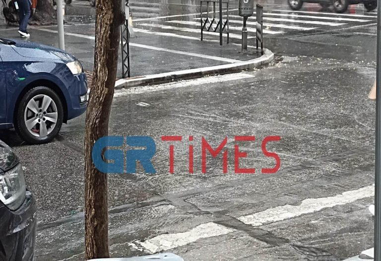 Θεσσαλονίκη: 60 κλήσεις δέχτηκε η Πυροσβεστική λόγω της σφοδρής νεροποντής – Ποτάμια οι δρόμοι