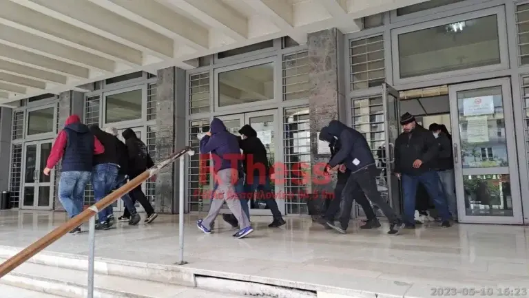 Θεσσαλονίκη: Δίωξη για δύο κακουργήματα στους συλληφθέντες με τα 105 κιλά κοκαΐνης [εικόνες & βίντεο]