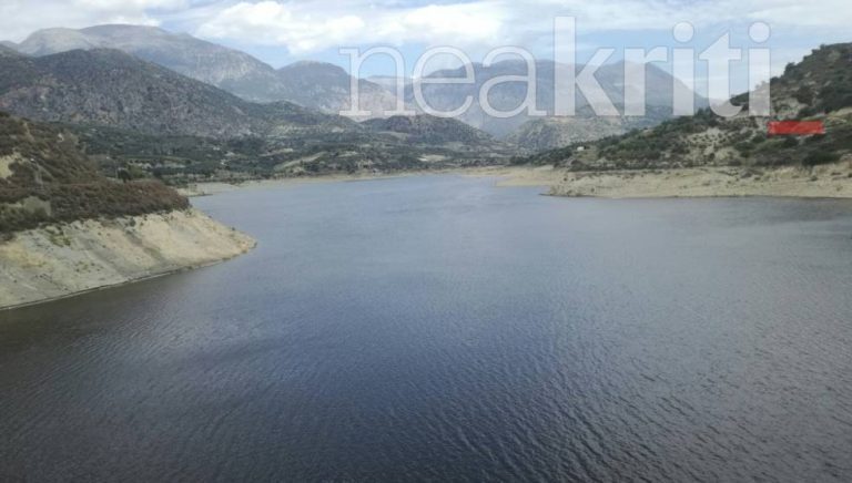 Κρήτη: «Βάφτηκαν» μαύρα τα νερά στο φράγμα της Φανερωμένης – Προβληματισμένοι οι επιστήμονες