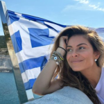 Μαρία Μενούνος: Τραγουδά Τερζή και Θεοδωρίδου και γίνεται viral [βίντεο]