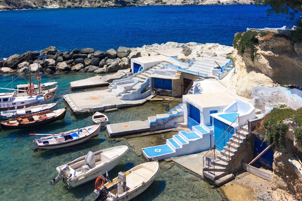 Μήλος: 37χρονος υπάλληλος ταβέρνας κατήγγειλε τον 42χρονο εργοδότη του ότι τον θώπευσε και τον χαστο