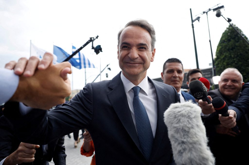 Καθαρή εντολή για αυτοδύναμη Ν.Δ.