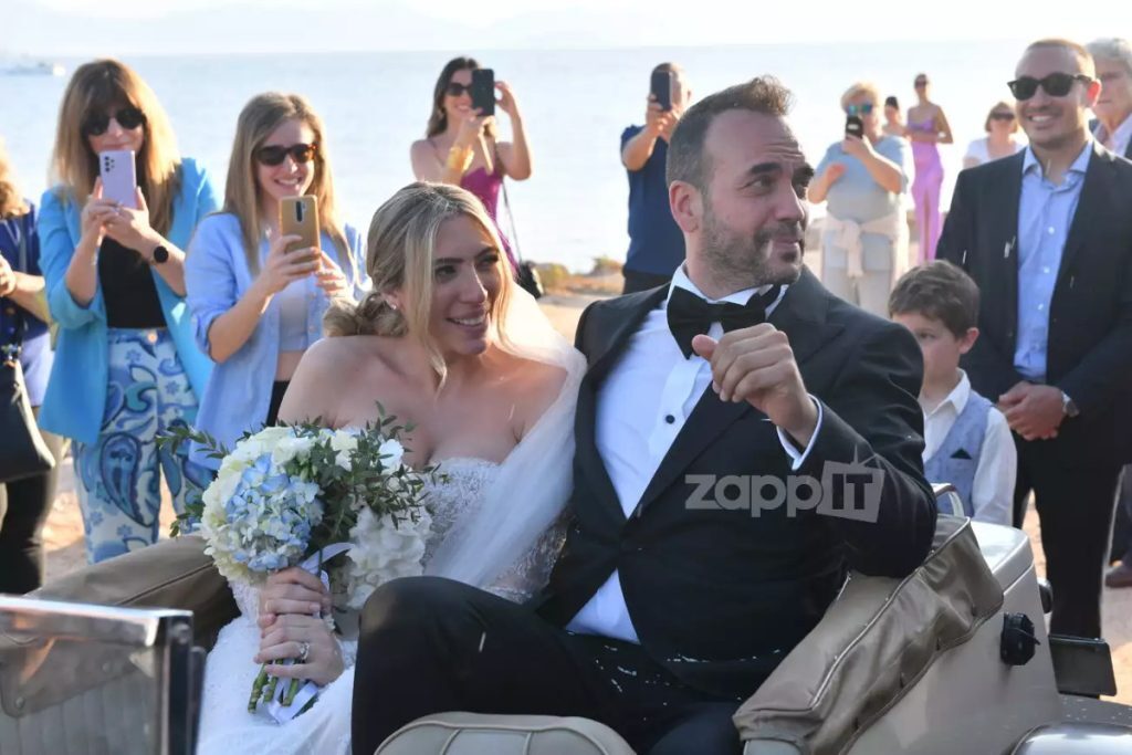 Πάνος Μουζουράκης – Μαριλού Κόζαρη: Ενώθηκαν με τα ιερά δεσμά του γάμου – Δείτε βίντεο