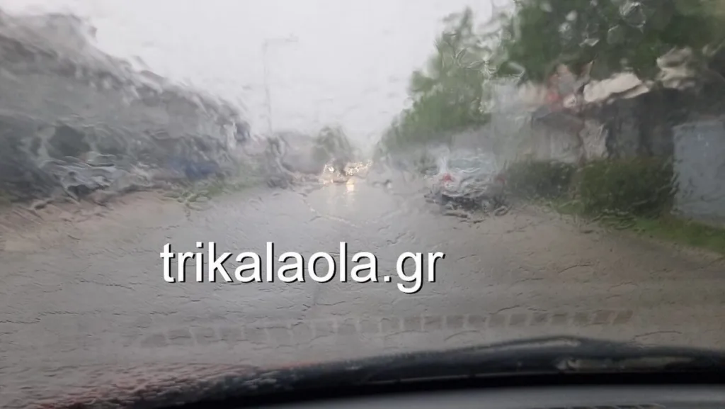 Iσχυρό μπουρίνι χτύπησε τα Τρίκαλα [ βίντεο]