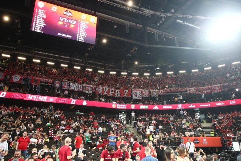 Ευρωλίγκα: Ερυθρόλευκη παράνοια στην «Zalgirio Arena» – «Φωτιά» στην εξέδρα από τους οπαδούς του Ολυμπιακού [αποκλειστικά βίντεο]