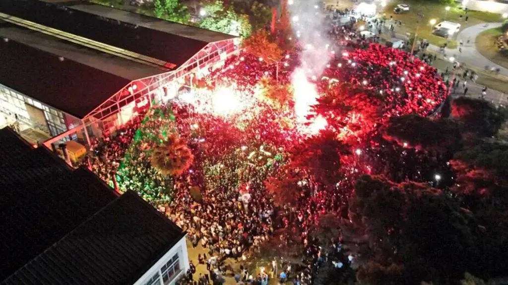 Απίστευτο φοιτητικό πάρτι στον Βόλο με 8.000 άτομα – Δεκάδες στο νοσοκομείο σε κατάσταση ακραίας μέθης [Εικόνες – Βίντεο]