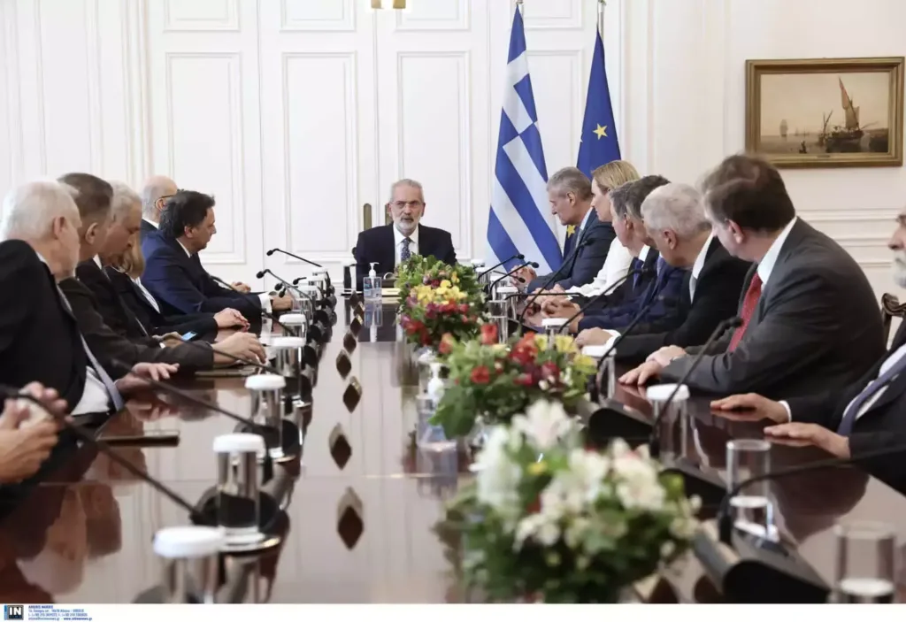 Σαρμάς: «Έχουμε εντοπίσει τους κινδύνους – Σήμερα καθορίζουμε την πολιτική μας» – Σε εξέ