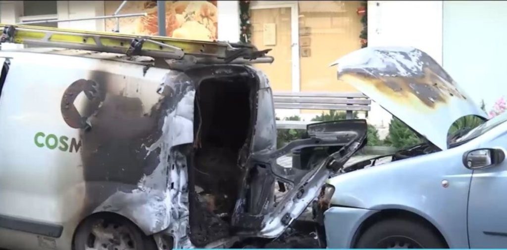 Θεσσαλονίκη: Εμπρησμός σε όχημα εταιρείας τηλεπικοινωνιών [Βίντεο]