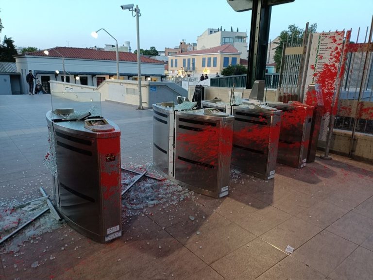 Θησείο: Αγνωστοι έσπασαν τον σταθμό του ηλεκτρικού