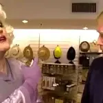 Βίντεο: Ο Ντόναλντ Τραμπ αποπλανεί τον…Ρούντι Τζουλιάνι ντυμένο ως drag queen