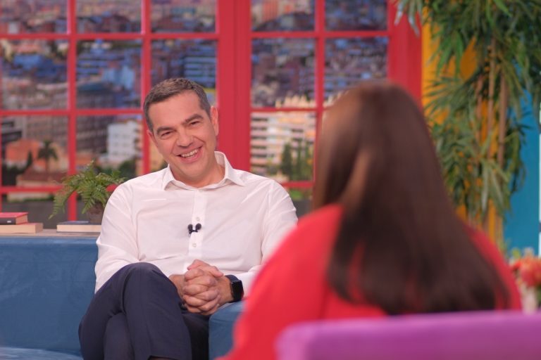 «Σιωπή» από τον Τσίπρα για τα τοπικά… νομίσματα Τσακαλώτου