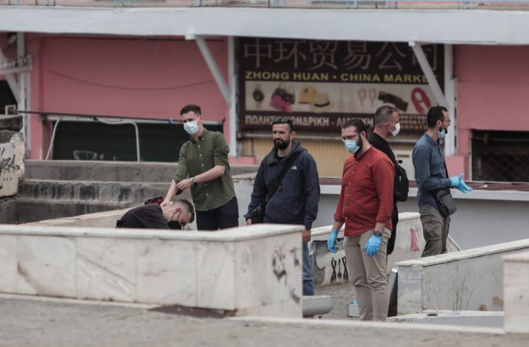 Δολοφονία στη Βαρβάκειο: Πολλαπλές μαχαιριές στο λαιμό φέρει η νεκρή γυναίκα