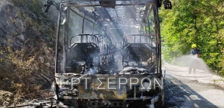 Σέρρες: Κάηκε ολοσχερώς λεωφορείο από τη Βουλγαρία, στο Καπνόφυτο [εικόνες]