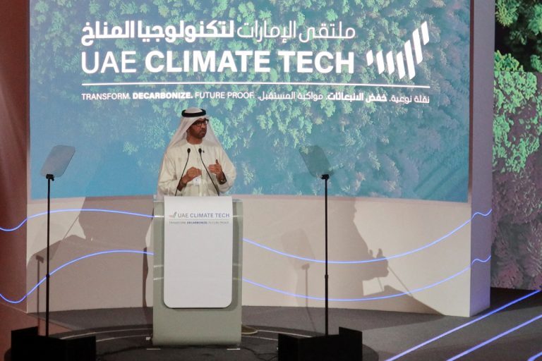 Guardian: Η πετρελαϊκή εταιρία των ΗΑΕ Adnoc κατάφερε να διαβάσει μηνύματα της διάσκεψης του ΟΗΕ για το κλίμα
