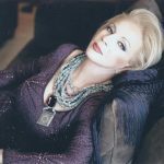 Το τελευταίο αντίο στη Νόνικα Γαληνέα – Συγγενείς και φίλοι αποχαιρετούν την αγαπημένη ηθοποιό [Εικόνες]