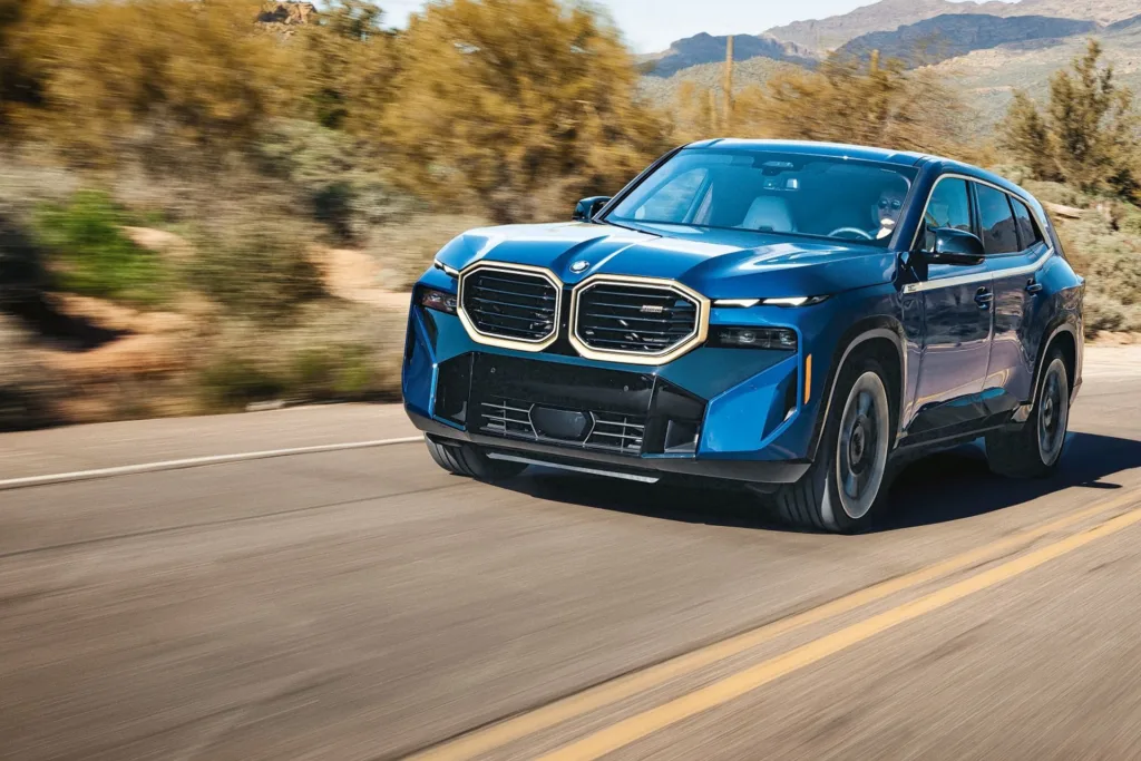 Οδηγούμε τη νέα BMW XM: Η φουτουριστική ναυαρχίδα των 653 ίππων