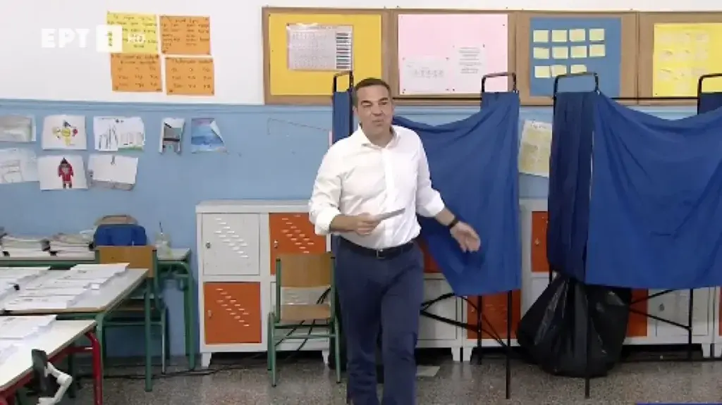 Εκλογές 2023: Ψήφισε ο Αλέξης Τσίπρας στο Περιστέρι