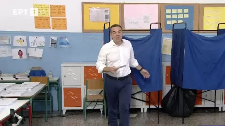 Εκλογές 2023: Ψήφισε ο Αλέξης Τσίπρας στο Περιστέρι