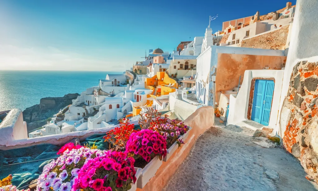 Ξενοδοχεία VS Airbnb: Δείτε τιμές σε νησιά και ηπειρωτική Ελλάδα