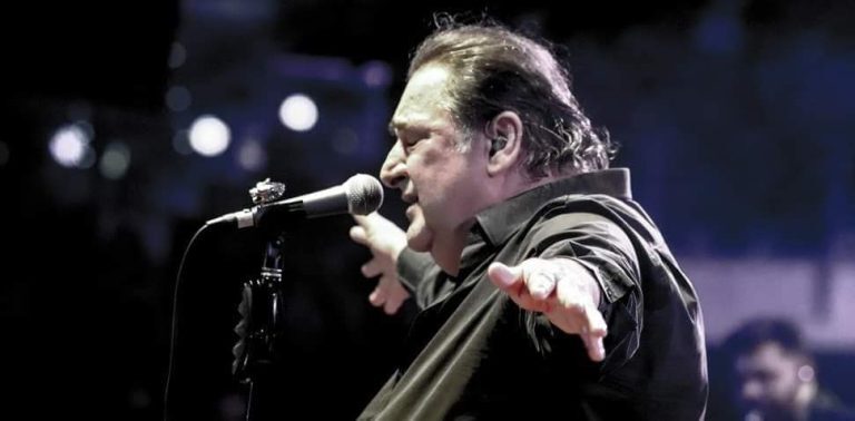 Βασίλης Καρράς: Η τελευταία φορά τον ακούσαμε να τραγουδάει ζωντανά