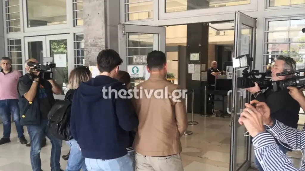Θεσσαλονίκη: Το κατώφλι του εισαγγελέα πέρασε ο αστυνομικός που συνελήφθη για διακίνηση μεταναστών