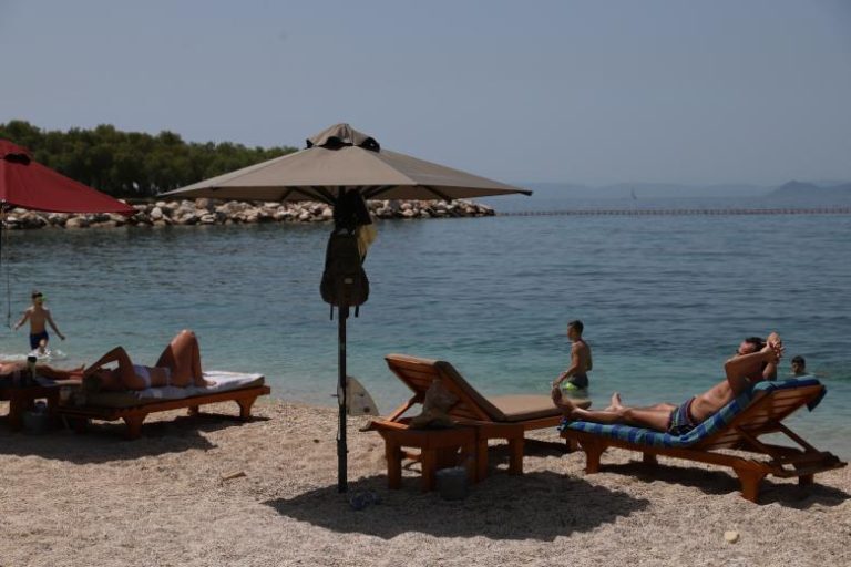 Επίδομα αδείας: Πώς υπολογίζεται – Δείτε πότε το παίρνετε