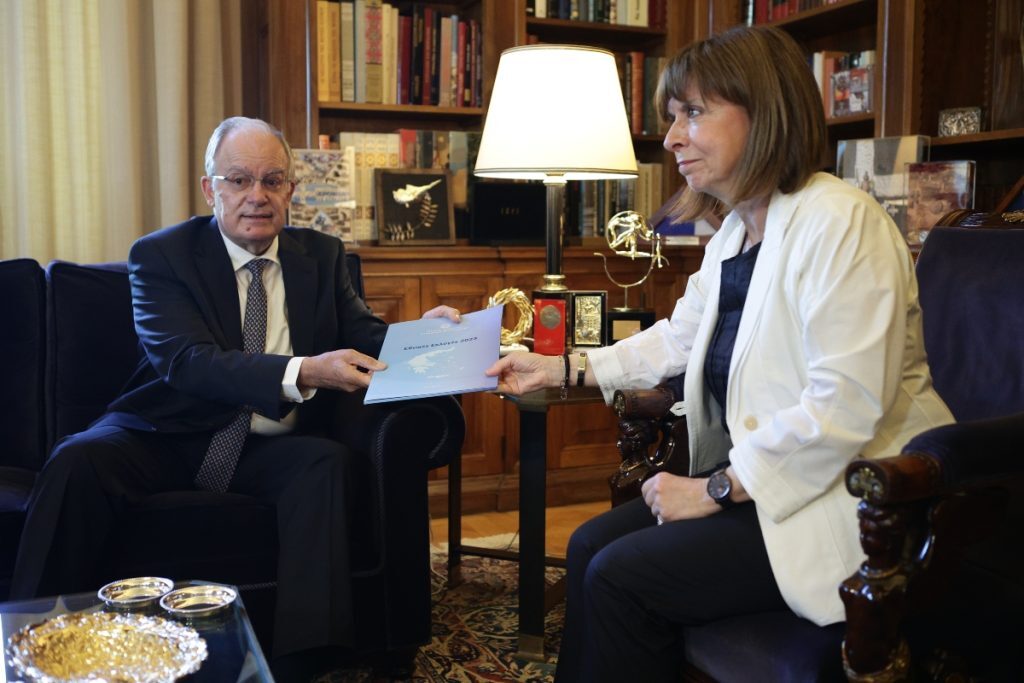 Εκλογές 2023: Στην Πρόεδρο της Δημοκρατίας ο Τασούλας – Το μεσημέρι ορκίζεται Πρωθυπουργός ο Μ