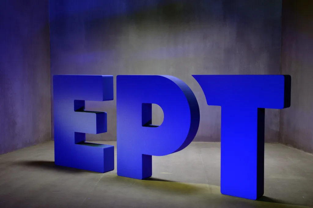 Μετά από 22 χρόνια επιστρέφει το κορυφαίο τηλεπαιχνίδι στην ΕΡΤ – Δείτε ποιο είναι!