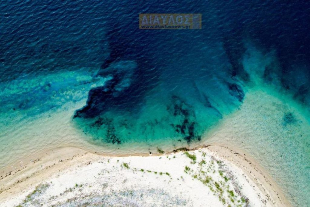 Σεισμός στην Αταλάντη: Συγκλονιστική εικόνα – Καθίζηση στην παραλία των Γιαλτρών στην Εύβοια [βίντεο