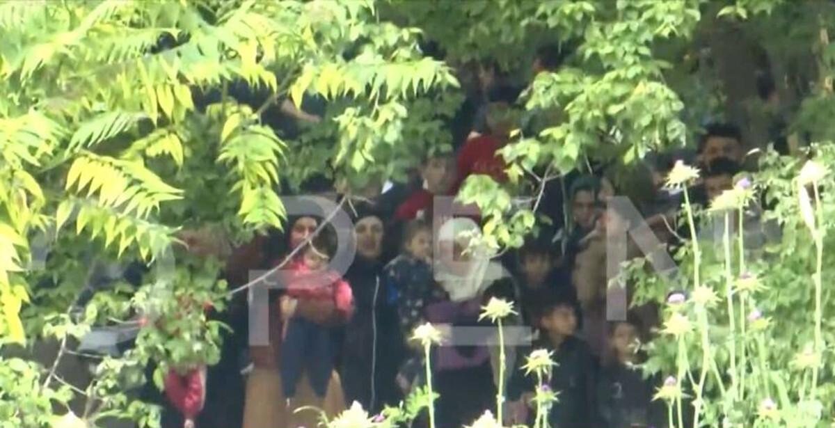 Συναγερμός στον Έβρο: Δεκάδες μετανάστες περιμένουν πάνω σε νησίδα για να τον περάσουν