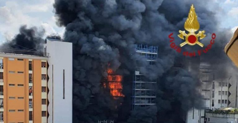 Φωτιά σε κτήριο στη Ρώμη: Αρκετοί τραυματίες – «Κόσμος ούρλιαζε» [βίντεο]