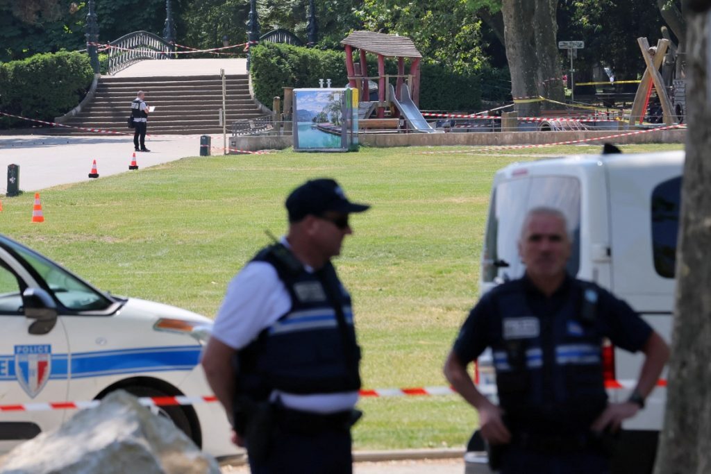 Γαλλία: Εκκενώθηκε το σχολείο που δολοφονήθηκε εκπαιδευτικός – Απειλή για βόμβα
