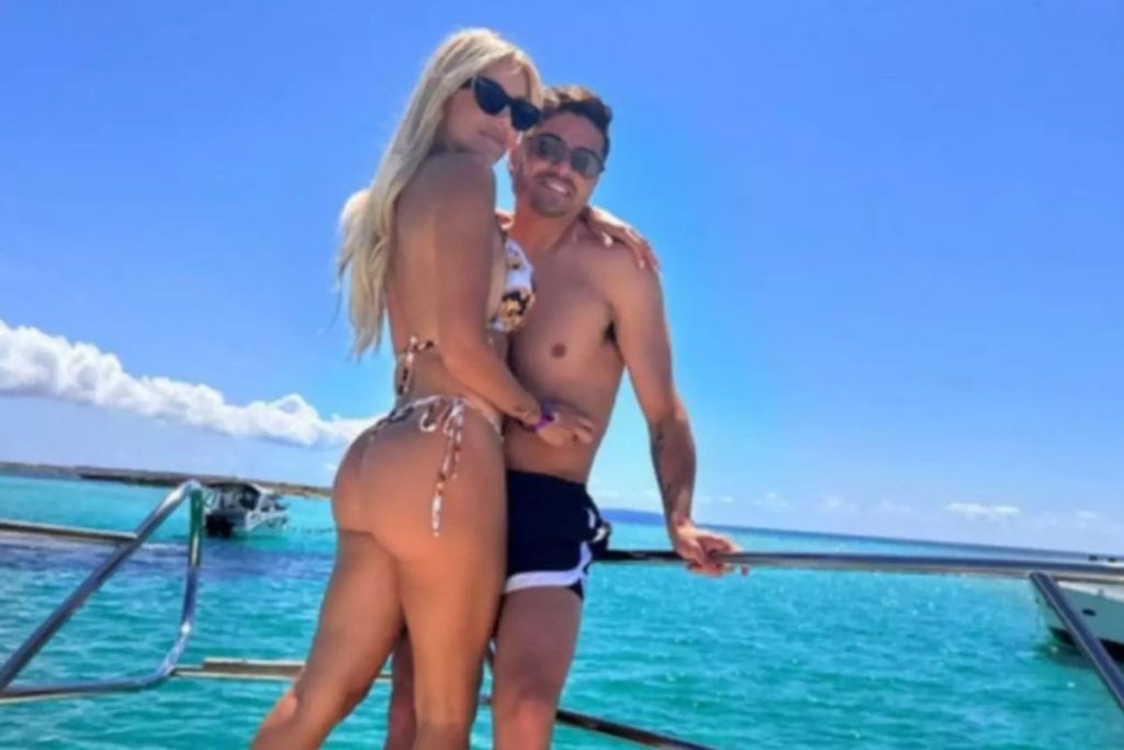 Ο Παλάσιος και η σέξι σύζυγός του «βάζουν φωτιά» στην Ίμπιζα [Εικόνες]