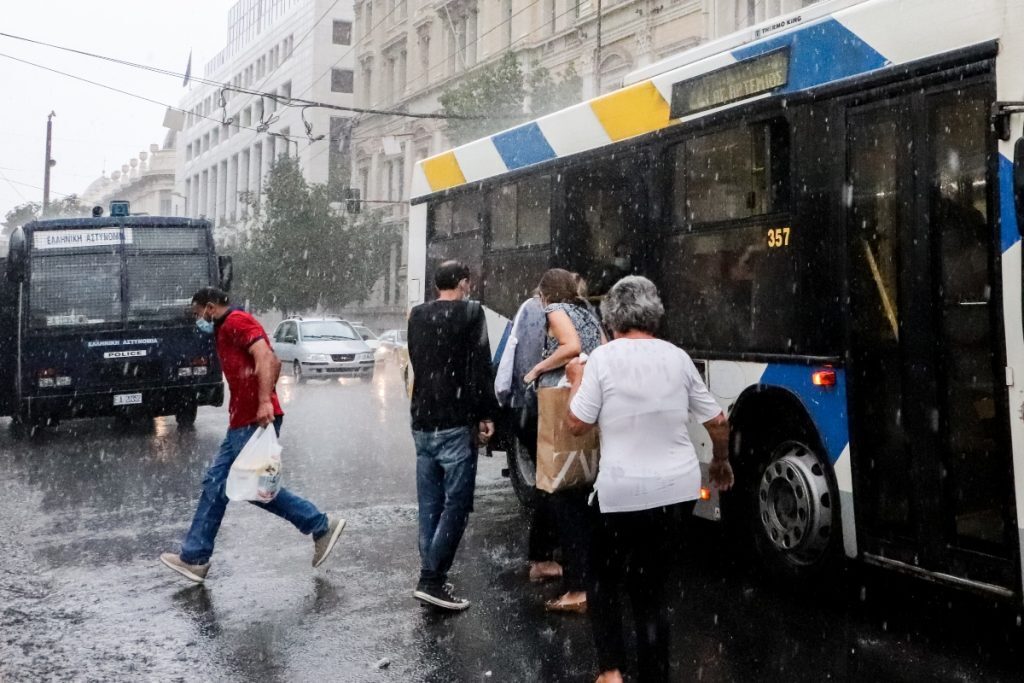 Κίνηση τώρα: «Ποτάμι» ο Κηφισός, σε απόγνωση οι οδηγοί – Καθυστερήσεις και στην Αττική Οδό [χάρτης]