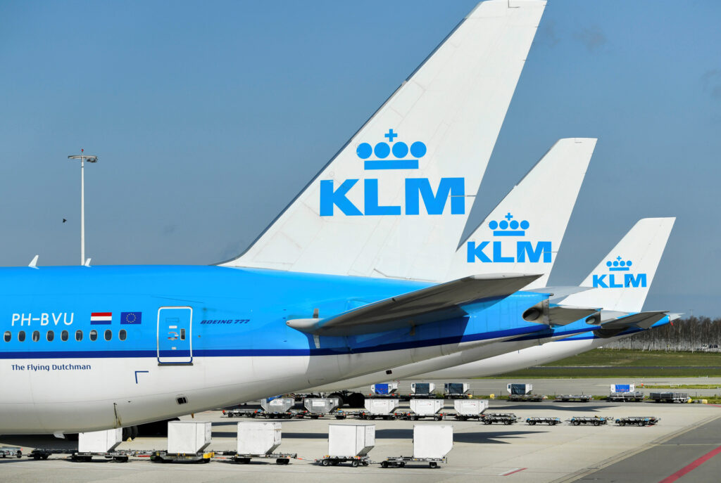 Η αεροπορική εταιρεία KLM κατηγορείται για «πράσινο ξέπλυμα» – Τι είναι