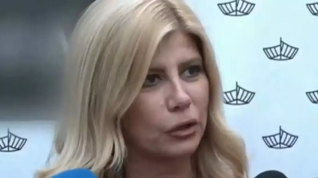 Ζήνα Κουτσελίνη: «Καθάριζα το μαγαζί, τις τουαλέτες και μετά ήμουν η πιο καλή γκαρσόνα»
