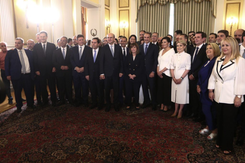 Κυβέρνηση: Σήκωσαν από νωρίς το πρωί μανίκια οι υπουργοί – Τι δήλωσαν κατά την είσοδό τους στα