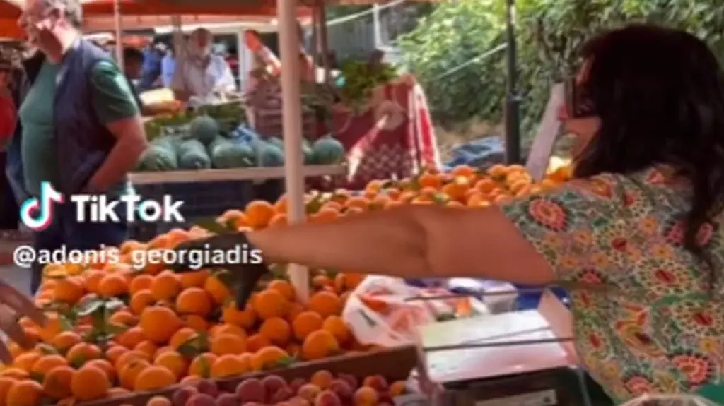 «Γεια σου μωρό μου, αλανιάρη και ζημιάρη» – Η «επίθεση» αγάπης που δέχθηκε ο Αδωνις Γεωργιάδης