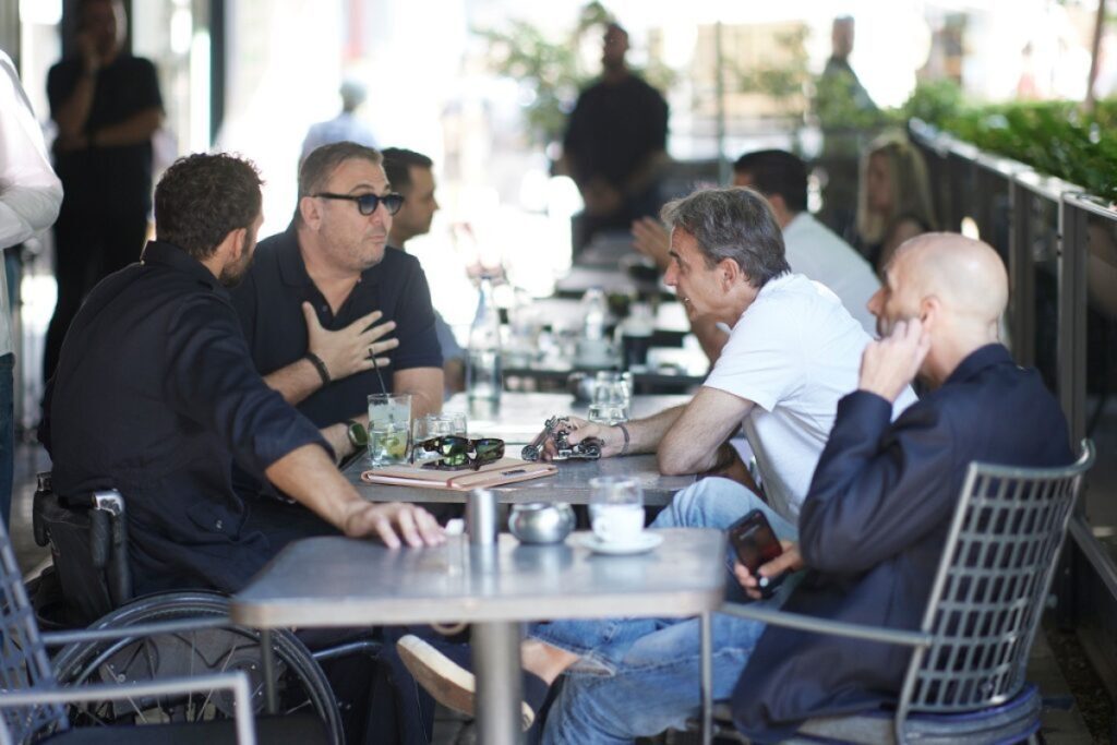 Κυριάκος Μητσοτάκης: Χαλαρά για καφέ στη Θεσσαλονίκη με Ρέμο και Τσαπατάκη – Αποκάλυψε για πρώτη φορά τη σχέση του με τη Θράκη [βίντεο]