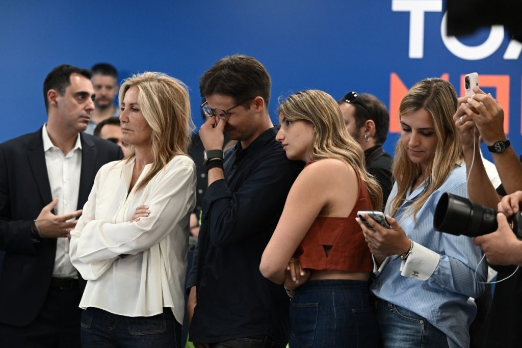 Εκλογές 2023: Το «ευχαριστώ» Μητσοτάκη στην οικογένεια και τα δάκρυα του Κωνσταντίνου – Η συγκινητικ