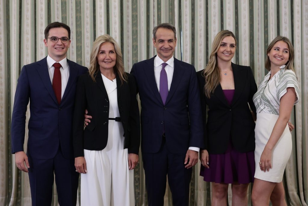 Μητσοτάκης: «Ξεκινά άλλος ένας κύκλος σκληρής δουλειάς» – Το πρώτο tweet μετά την ορκωμοσία