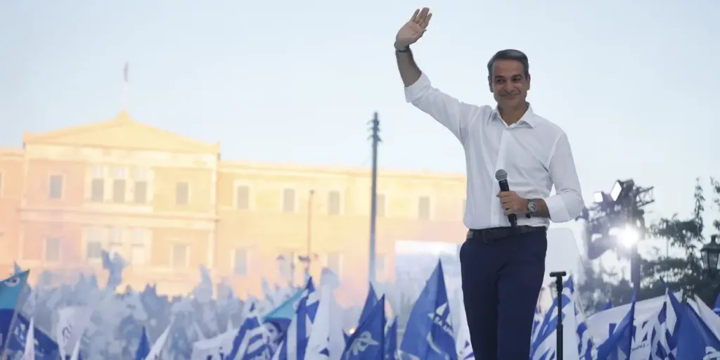 Εκλογές 2023-Μήνυμα νίκης και ενότητας Μητσοτάκη από το Σύνταγμα: Η πλατεία πια δεν χωρίζεται σε πάν