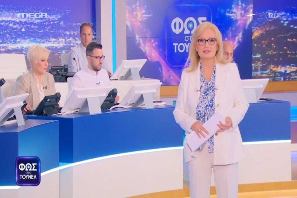 Άφησε σπίτι τα αυστηρά σακάκια και κάνει διακοπές με σκάφος – Φωτογραφίες της Αγγελικής Νικολο