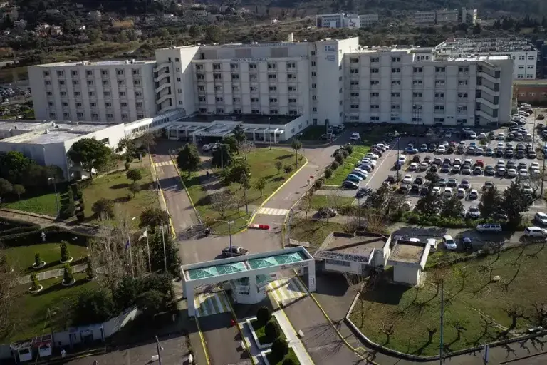 Θρίλερ στην Αχαΐα με μπερδεμένες σορούς : «Άνοιξε το φέρετρο & είδαμε μια ξένη»