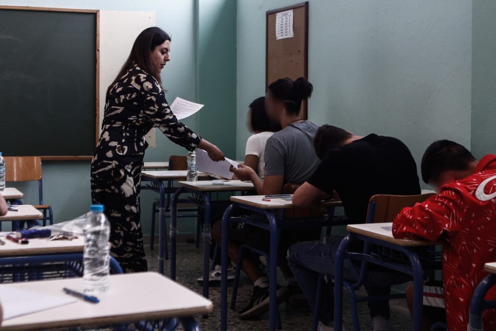 Πανελλήνιες 2023: Φινάλε στις εξετάσεις των ΓΕΛ με Ιστορία, Οικονομία και Φυσική – Παίρνουν σειρά τα ειδικά μαθήματα [βίντεο]