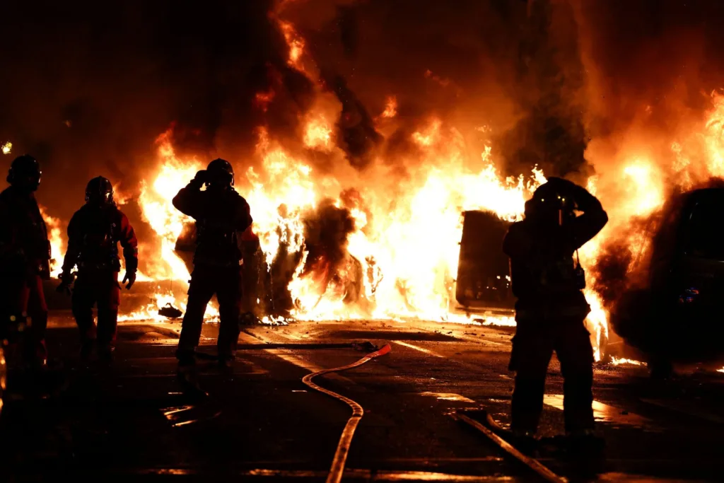 Παρίσι: Πάνω από 150 συλλήψεις στα επεισόδια – Συνεδρίαση του διυπουργικού πυρήνα κρίσεων συγκ