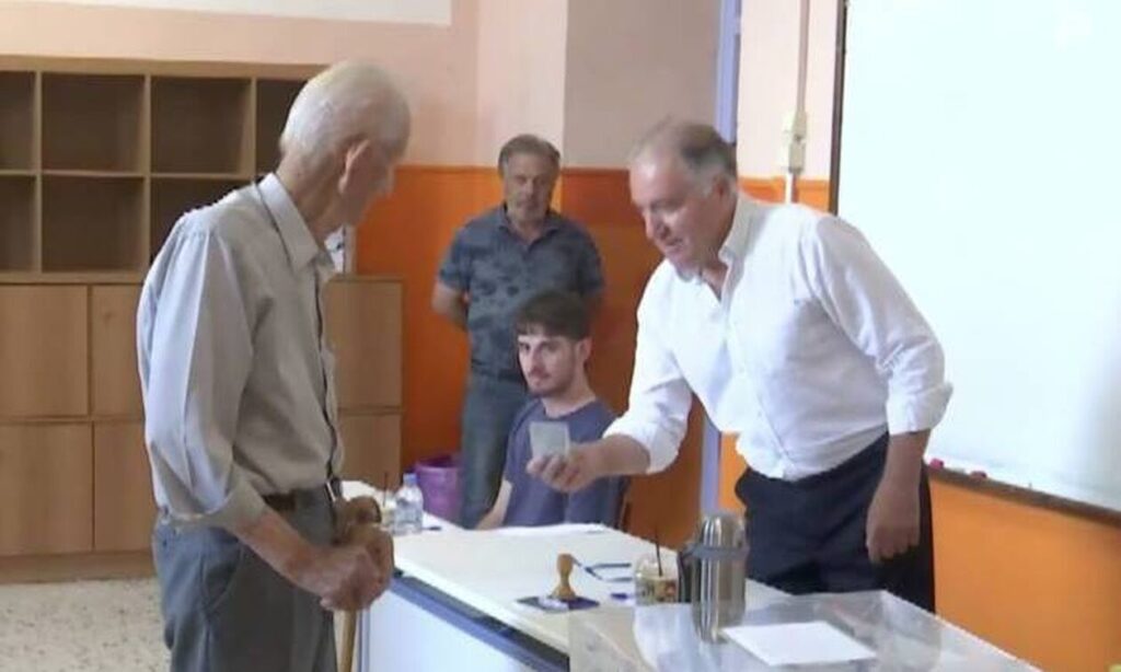 Σέρρες: 98χρονος προτρέπει τους νέους να ψηφίσουν για το καλό της Ελλάδας
