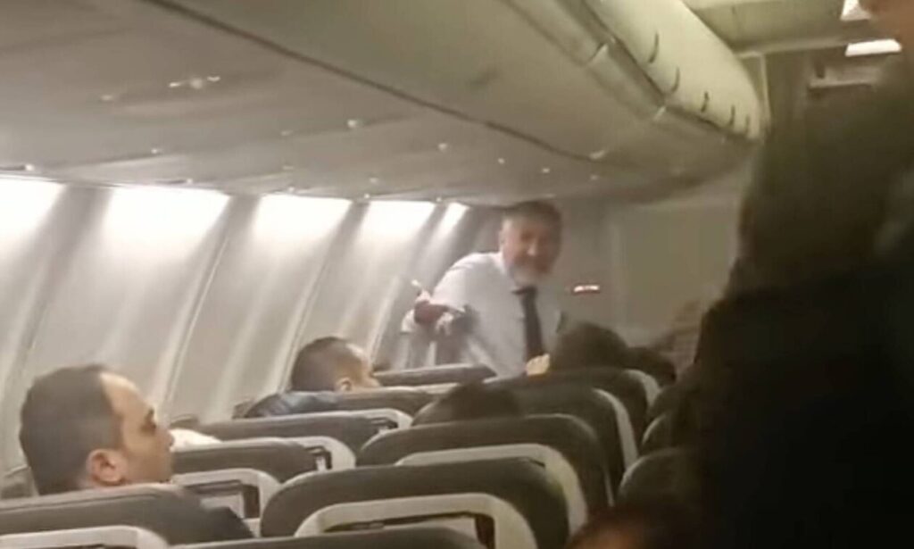 Τουρκία: Εκνευρίστηκε ο υπουργός Οικονομικών σε πτήση – «Τι είναι το αεροπλάνο; Λεωφορείο που περιμένει επιβάτες; [βίντεο]
