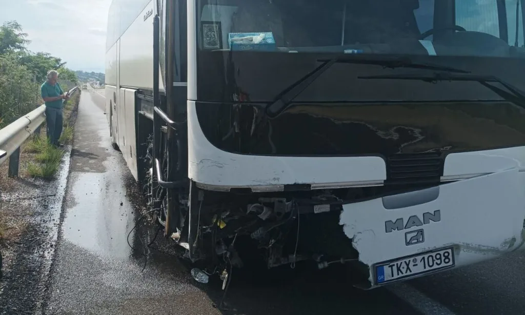 Λαμία: Ατύχημα με λεωφορείο του ΚΤΕΛ Τρικάλων – Σώοι οι επιβάτες